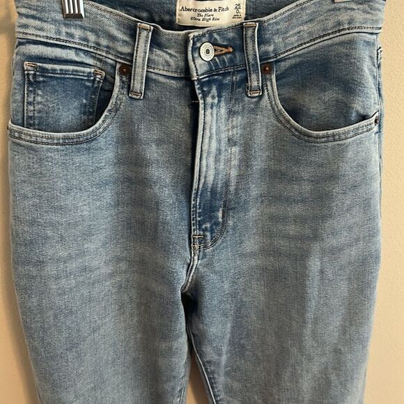 Abercrombie & Fitch Ultra High Rise Flare Jeans. Size 0 Long - Picture 2 of 5